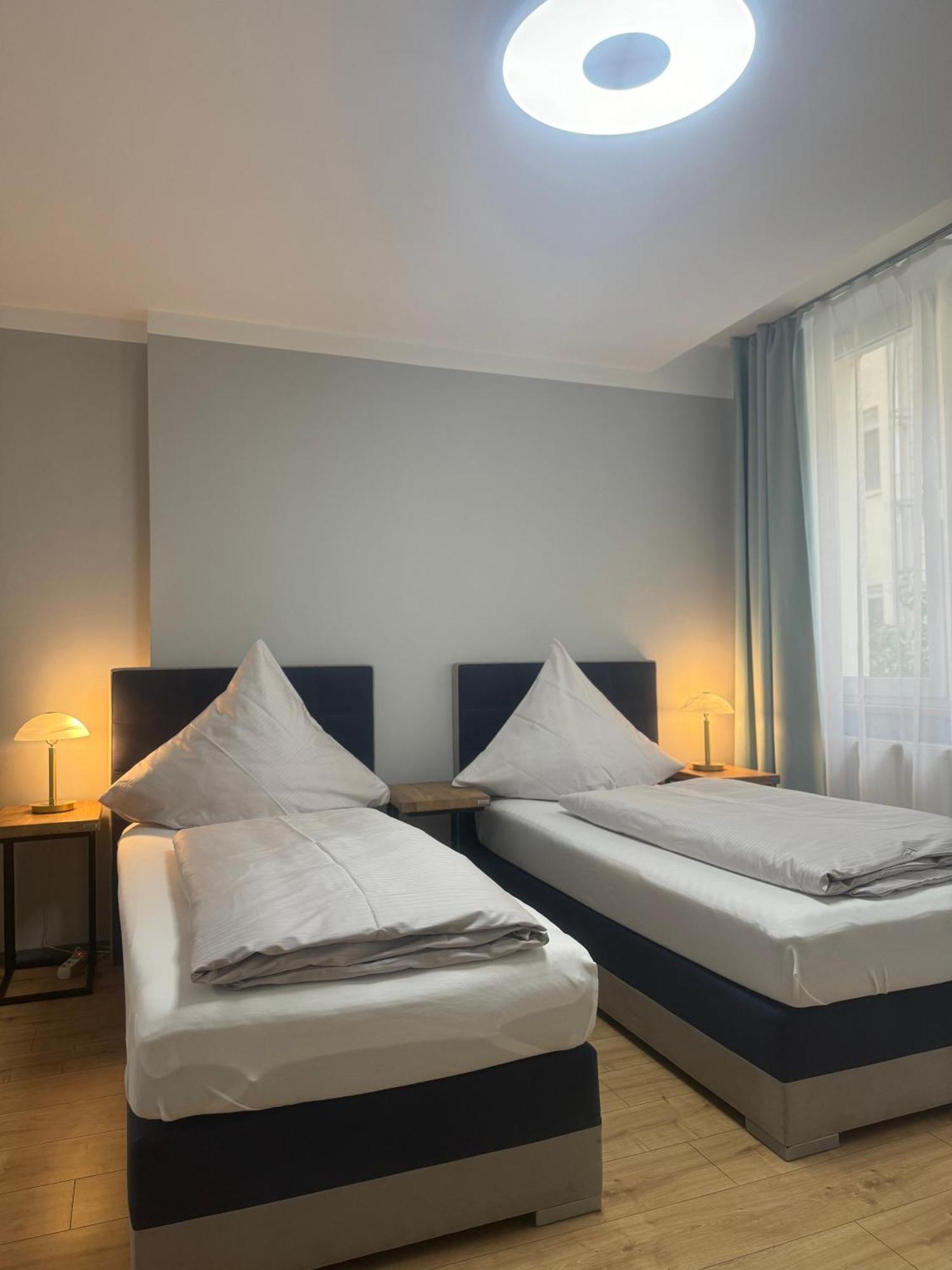 Studio Apartment Am Hauptbahnhof N.4 Norimberga Esterno foto